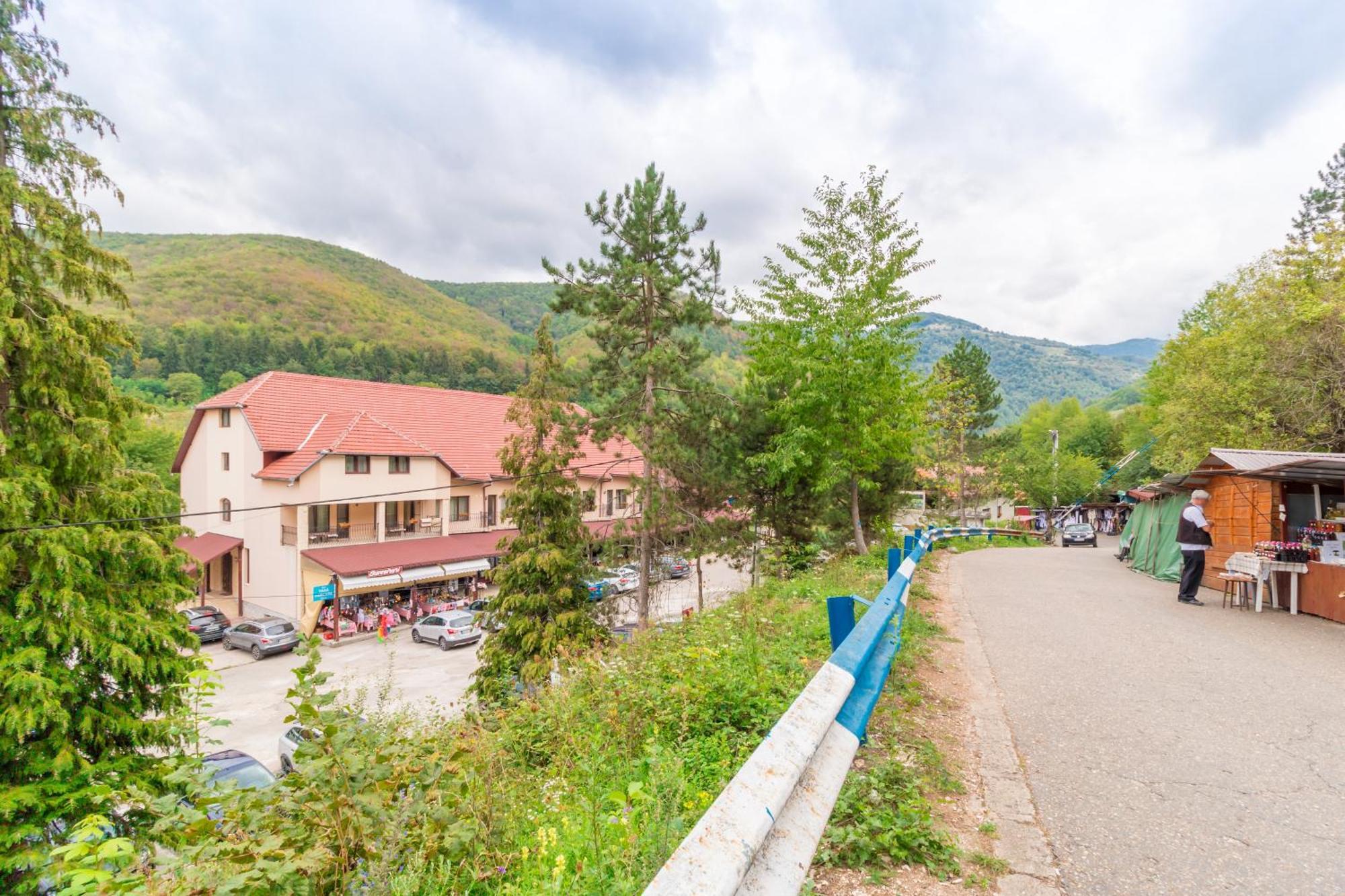 Pensiunea Popasul Ursilor Chiscau Bagian luar foto